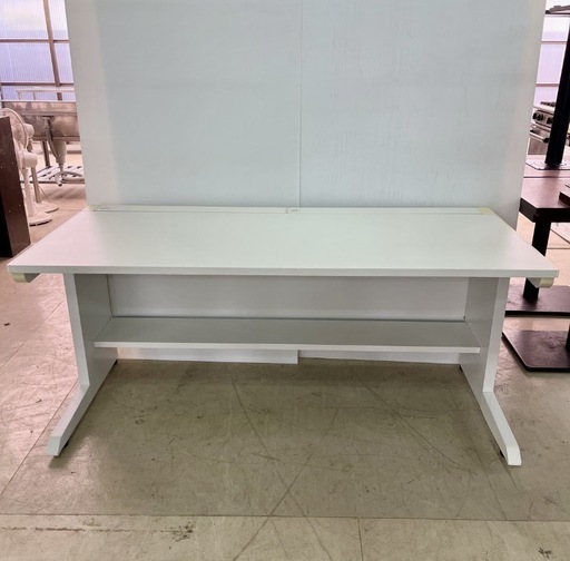 直接引き取り5%OFF インボイス登録店 事務机 平机　幅1600×奥行き700×高さ720mm ホワイト L字脚 配線口 平デスク パソコンデスク 事務用品 オフィス機器 中古 412114
