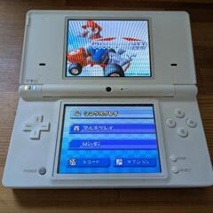 任天堂　ニンテンドー　Dsi 白　本体とソフト一本