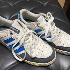 adidasアディダス　スニーカー
の画像