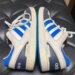 adidasアディダス　スニーカー
の画像