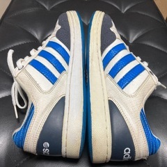 adidasアディダス　スニーカー
の画像