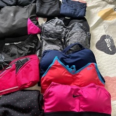 NIKE adidasなどの画像