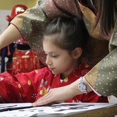 我が国の伝統文化 書道を体験指導、着物の着付け

の画像