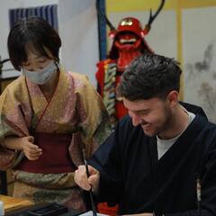 我が国の伝統文化 書道を体験指導、着物の着付け

の画像