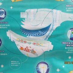 パンパースM(6～11kg)６４枚　男女兼用とグーンおしりふき　７００枚の画像
