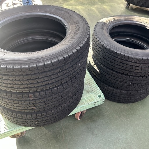 205ー70ー17.5 タイヤセット