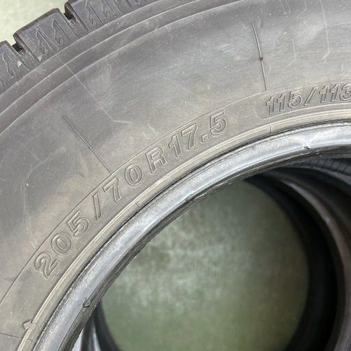 205ー70ー17.5 タイヤセット