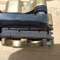 シグナス4型純正ブレーキキャリパー、固着無し、パッド有りの画像