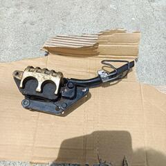 シグナス4型純正ブレーキキャリパー、固着無し、パッド有りの画像