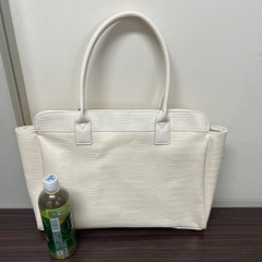 新品未使用 サンリオ マイメロディ フェイクレザー クリームホワイト 大きめハンドバッグの画像