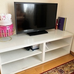 Sharp LC-32H20 とIKEAガラス製テレビ台