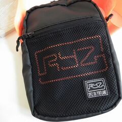 ショルダーバッグ２点セット【D.KELLY ショルダーバッグ/RYZ SPEC 08. PORTLAND ショルダーポーチ】未使用品（オマケ付き）の画像