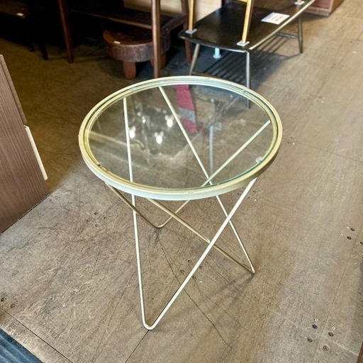 売約済み【武蔵小山店】 ガラステーブル　サイドテーブル　ラウンドテーブル　ガラス天板　丸テーブル　ミニテーブル　ソファテーブル　ホワイトフレーム　ディスプレイ台　インテリアテーブル　THE  COLLECTION　おしゃれ家具　テーブル