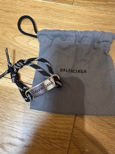 バレンシアガブレスレット