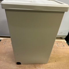 【美品】ニトリ スライドペール ダストボックス 白の画像