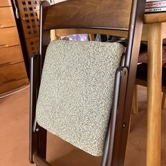 折りたたみ椅子の画像
