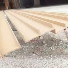 あげます。　ビニール製　家具用のレール　上下です。　(鴨居、敷居)の画像