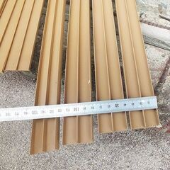 あげます。　ビニール製　家具用のレール　上下です。　(鴨居、敷居)の画像
