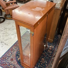 中古品　クラシック家具　横浜元町　横浜ダニエル　キャビネット　コレクションケース　公田店の画像