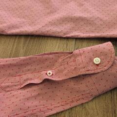 メンズシャツ　赤　の画像