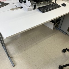 【直接引渡し•日付指定あり】幅広デスク①　差し上げます