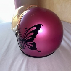 蝶の柄 メタリックピンク バイク用ヘルメットの画像