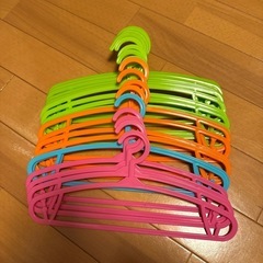 (引取先決定)子供用ハンガー 19本