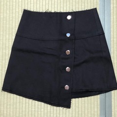 黒デニムボタンスカート