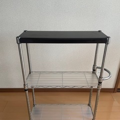 スリムなスチールラック