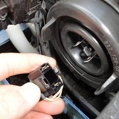 ヘッドライト　バルブ交換　1000円〜の画像
