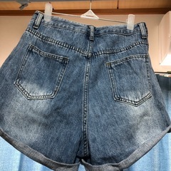 デニムパンツの画像
