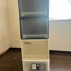 　収納ケース、衣装ケース4個