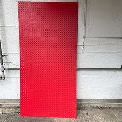 赤い有孔ボード2枚セット。