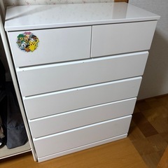 白いタンス