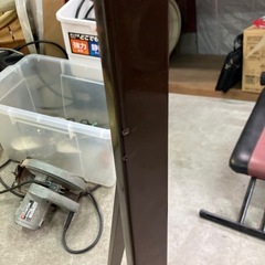 焦茶のスタンドミラー 縦長デザイン　高さ約150cm 幅約33cm 全身鏡 スタンドミラー ミラー 鏡 壁掛けの画像