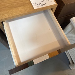 ナイトテーブルの画像