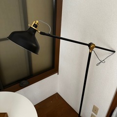 IKEA フロア　ランプ  間接照明