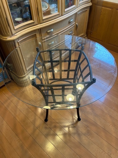 ガラステーブルのダイニングセット