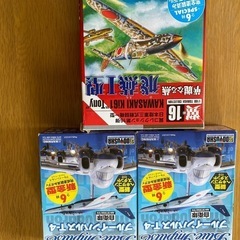 童友社製完成塗装済み飛行機プラモデル(1/100、1/144)未開封3箱 プラスおまけ1袋 500円の画像