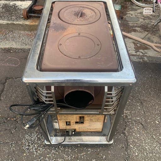 レトロ　
サンポット煙突式ストーブ