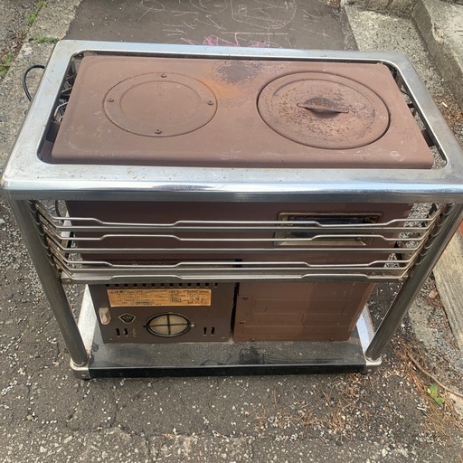 レトロ　
サンポット煙突式ストーブ