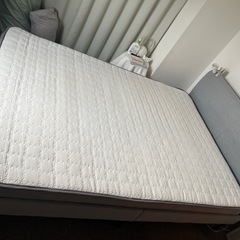 ダブルベッドフレーム&マットレスの画像