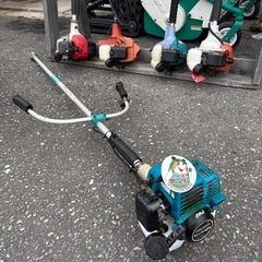 🌷【草刈り機】入荷!プロ用 マキタDBC255 仕事で草刈りの方...