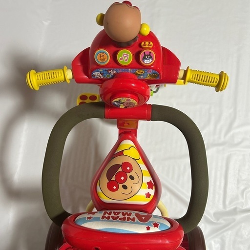 中古品　美品　アンパンマン　三輪車　赤　押し車