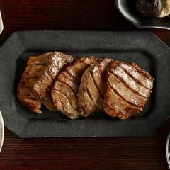 【新紙幣対応しました】😊🍖那覇市辻😊🍖仙台直送の厚切り牛タン・牛...