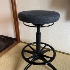 〈美品〉バランスチェア ハイスツール IKEA イケア LIDKULLEN 高さ調整 サポートチェア ダークグレー ロースツール 丸椅子 カウンターの画像