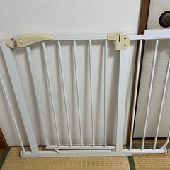 カトージ  ベビーゲート　傷あり 