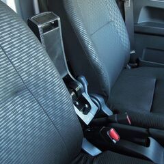 投稿ナンバー0606　汎用跳ね上げ式アームレスト用ハイゼットジャンボ専用オーダー制作ブラケット 、500，510　前期、後期用。アームレスト組み付け品 発送は送料着払いで発送します。の画像