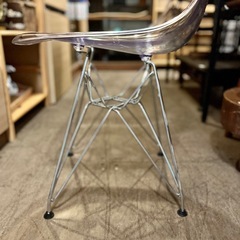 《売約済》【武蔵小山店】 A　シェルチェア リプロダクト KANADEMONO カナデモノ チェア 椅子 イス スケルトン 透明 メタルフレーム エッフェルベース　(検索 シェルサイドチェア　イームズ　オフィスチェア　アクリル　クリア　ポリカーボネートの画像