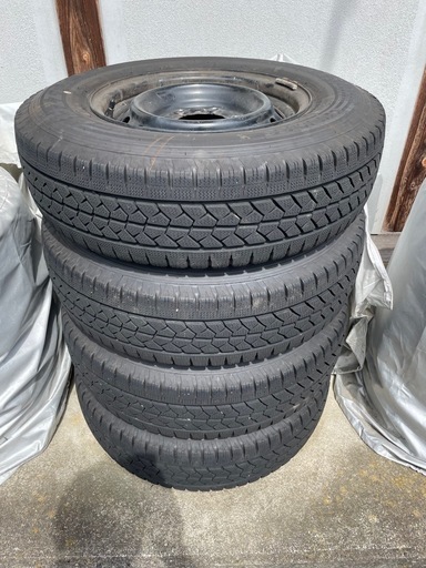 ハイエース　スタッドレスタイヤ　 純正ホイール4本セット